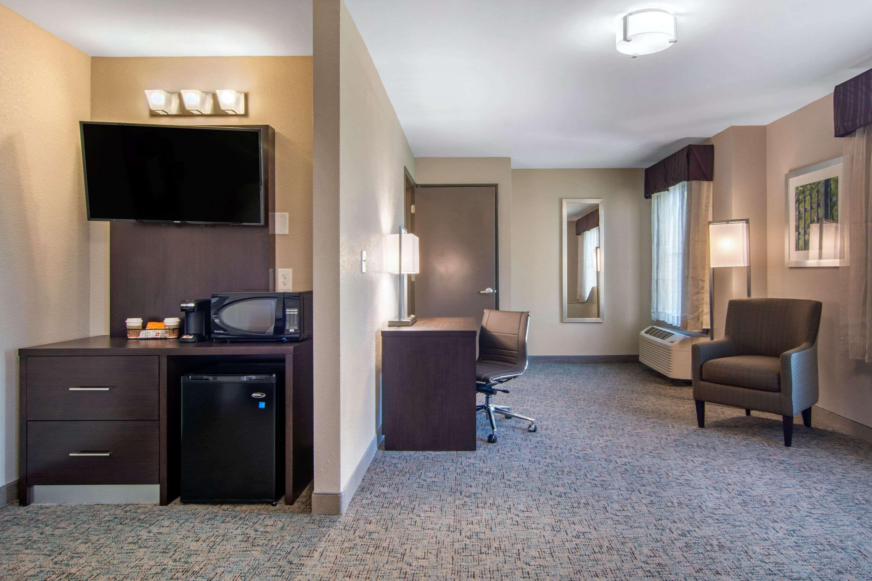 Clarion Inn & Suites Atlanta Downtown Екстер'єр фото