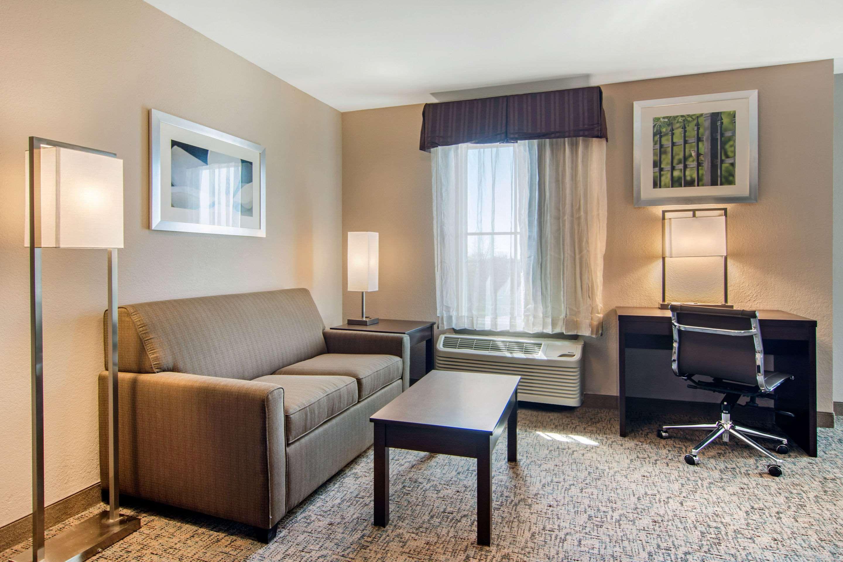 Clarion Inn & Suites Atlanta Downtown Екстер'єр фото