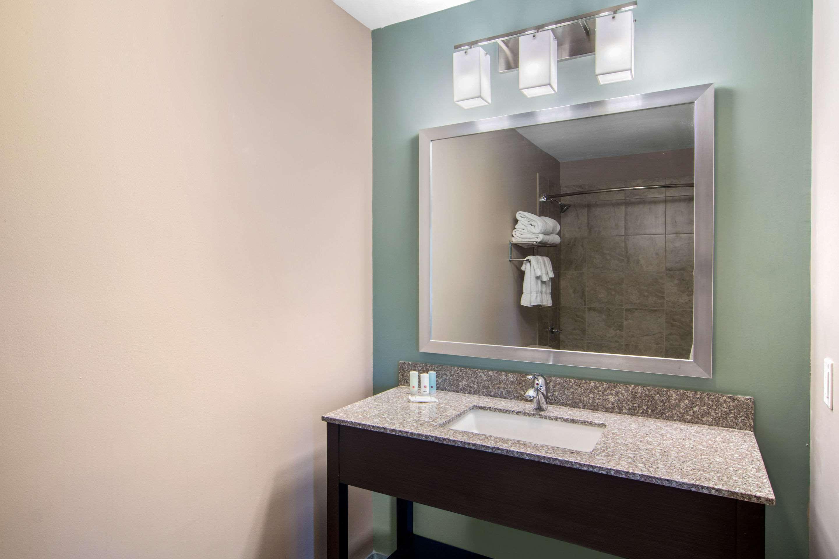 Clarion Inn & Suites Atlanta Downtown Екстер'єр фото